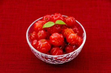 Pitanga adında tropik meyve, Brezilya kirazı, Surinam kirazı