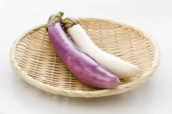 Lång Vit Aubergine Och Lång Lila Aubergine Bambu Sil Vit — Stockfoto