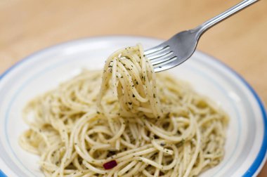 Masada fesleğen soslu spagetti..