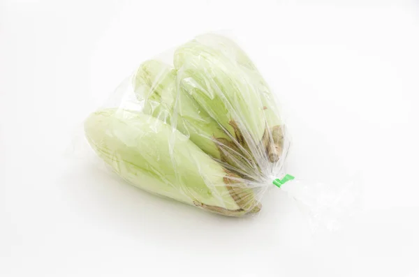 Grön Äggplanta Plastpåse Vit Bakgrund — Stockfoto