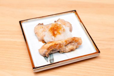 Japon usulü sotelenmiş kılıç balığı.