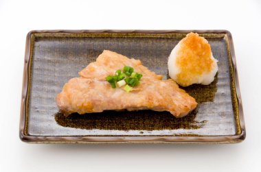 Japon usulü sotelenmiş kılıç balığı.