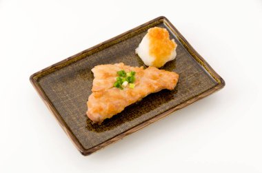 Japon usulü sotelenmiş kılıç balığı.