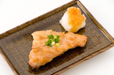 Japon usulü sotelenmiş kılıç balığı.