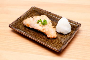 Japon usulü sotelenmiş kılıç balığı.