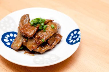 Japon yemeği, Nasu no amakara misoni, patlıcan haşlanmış tatlı ve baharatlı miso..