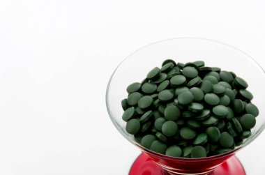 Yeşil haplar, cam tabletler