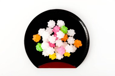 Tepside renkli konpeitou (Japon geleneksel şeker şekeri)
