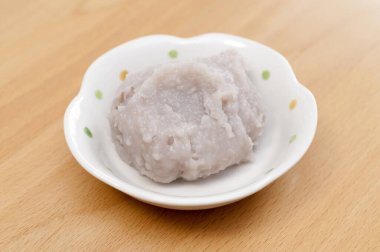 Japon yemeği, Okinawa mutfağı Taroimo Ringaku, taro püresi.