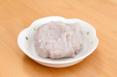 Japon yemeği, Okinawa mutfağı Taroimo Ringaku, taro püresi.