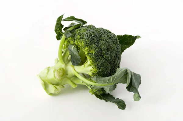 Brokoli Segar Pada Latar Belakang Putih — Stok Foto