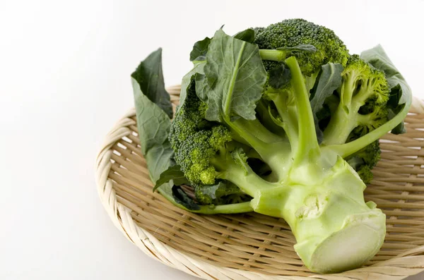 Fresh Broccoli Bamboo Colander White Background — Stock Photo, Image