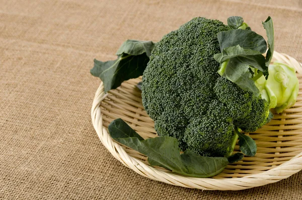 Frisk Broccoli Bambus Kolander Skødet - Stock-foto