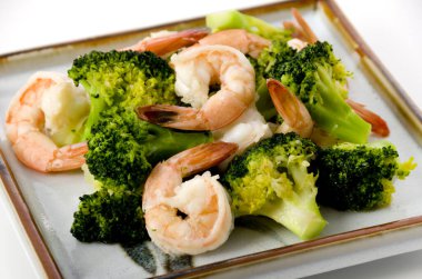 Kızarmış Brokoli ve karides.