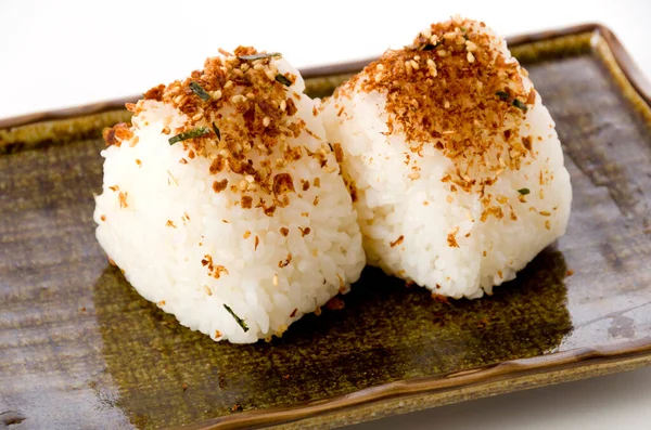 Japon yemeği, ev yapımı furikake pirinç topu.