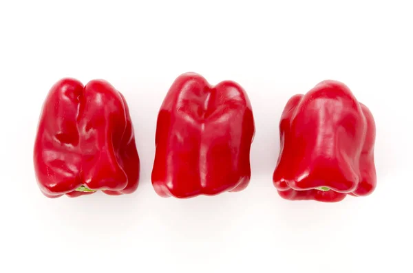 Drei Rote Paprika Isoliert Auf Weißem Hintergrund — Stockfoto