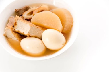 Oden, geleneksel Japon popüler yemekleri.