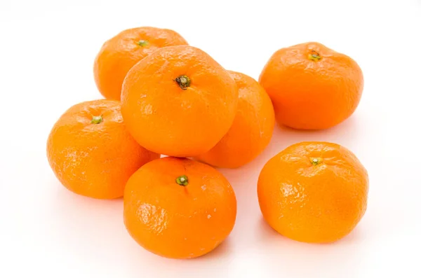 Citrus Unshiu Matang Satsuma Oranye Terisolasi Pada Latar Belakang Putih — Stok Foto