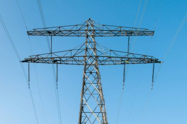 Bir yüksek gerilim güç sonrası yakın çekim