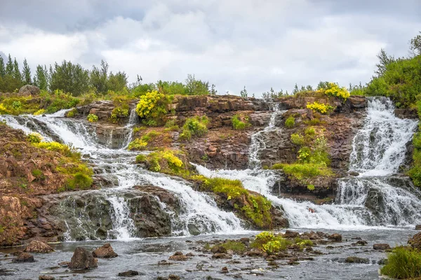 Чудовий водоспади в Ісландії в осінні кольори — стокове фото