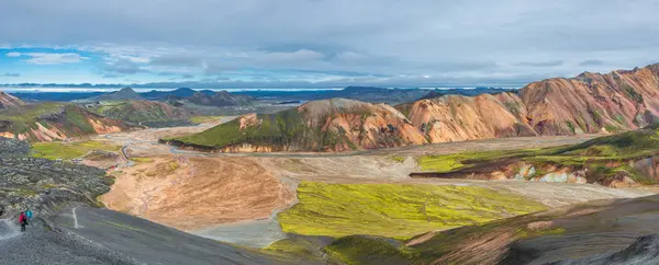 Vue panoramique des montagnes colorées Landmannalaugar — Photo