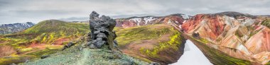 Landmannalaugar renkli dağların panoramik görünüm