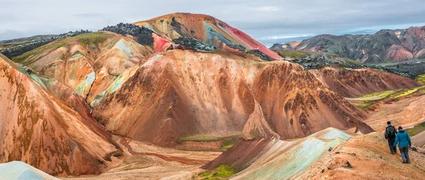 Landmannalaugar renkli dağların panoramik görünüm — Stok fotoğraf