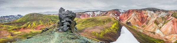 五彩山 Landmannalaugar 的全景视图 — 图库照片