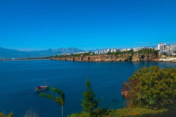 Utsikt över Antalya hamn, Medelhavet och havskusten, Antalya — Stockfoto