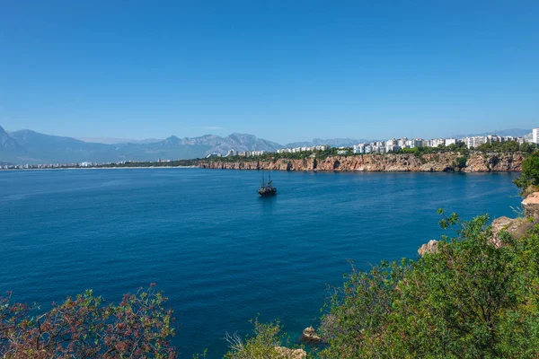 Utsikt över Antalya hamn, Medelhavet och havskusten, Antalya — Stockfoto