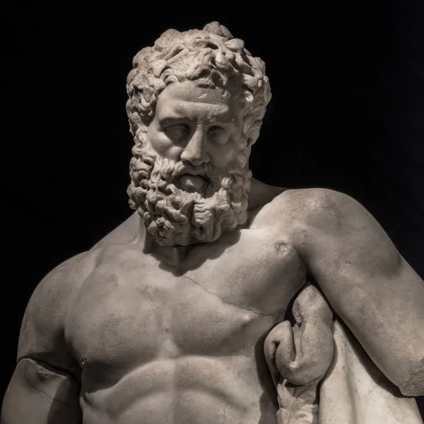 Statue of powerful Hercules, closeup, isolated at black backgrou — Stock Photo, Image