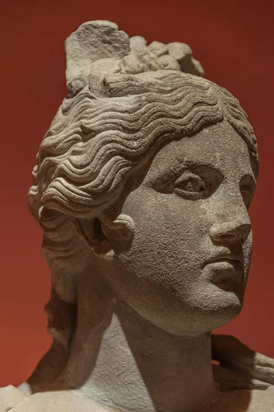 Porträtt av vackra gudinnan Venus insåg i sten — Stockfoto