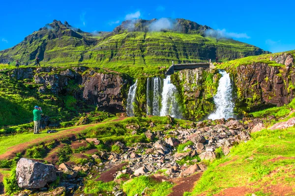 Maravilloso waterfal Kirkjufellsfossl en Islandia en colores otoñales — Foto de Stock
