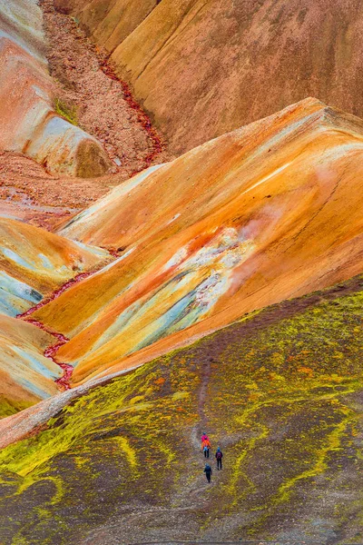 Hermosas montañas volcánicas coloridas Landmannalaugar en Islandia — Foto de Stock