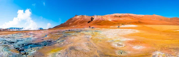 Vista panorâmica da zona geotérmica ativa Hverir na Islândia — Fotografia de Stock