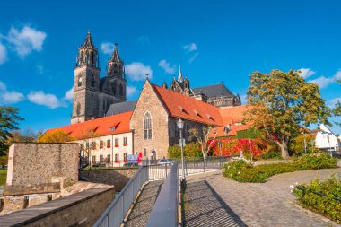 Muhteşem renkli katedral, Magdeburg Güz, Almanya