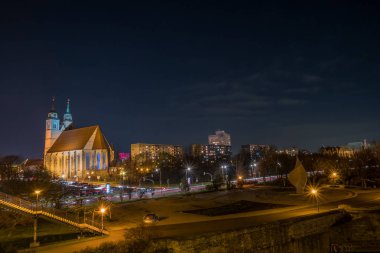 Magdeburg şehir merkezinde, gece, Almanya