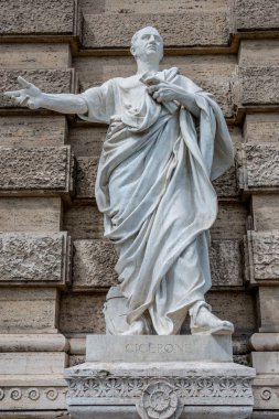 Nobel Roma avukat Cicero, Sarayı önünde heykeli,