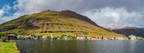Panoráma a Seydisfjordur kikötő, Izland — Stock Fotó