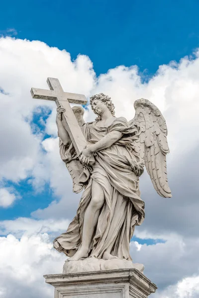橋サン アンジェロは、ローマ、イタリアに十字の聖天使 — ストック写真
