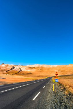 İzole yol ve İzlanda, İzlanda renkli yatay,
