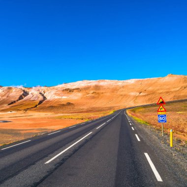 İzole yol ve İzlanda, İzlanda renkli yatay,