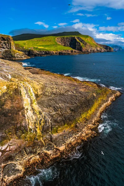 Vista panorámica de Mykines en las islas Feroe y la PU del Atlántico Norte — Foto de Stock