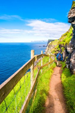 Mykines, Faroe Adaları ve Kuzey Atlantik pu manzarayı