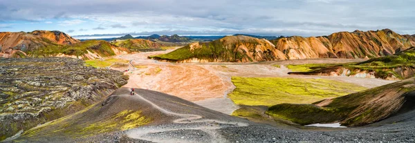 Belles montagnes volcaniques colorées Landmannalaugar en Islande — Photo