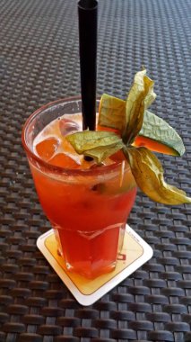 Reddishly Havva ile kavun sokak caf adlı kokteyl aydınlatılmış