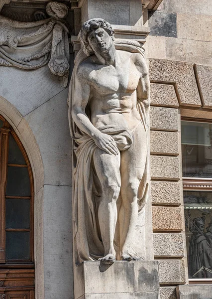 Statue des kraftvollen und emotionalen Atlas der Renaissance-Ära als Sup — Stockfoto