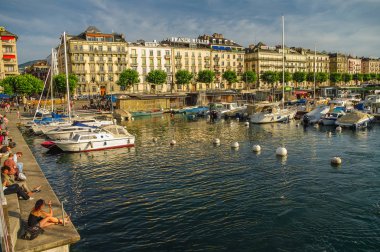 Tarihte günbatımında Leman Gölü 'nde insanları rahatlatmak