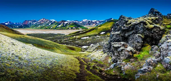 Vista panoramica delle montagne vulcaniche colorate di riolite Landmanna — Foto Stock