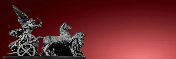 Bandera panorámica de bronce antiguo quadriga estatua de la diosa de —  Fotos de Stock